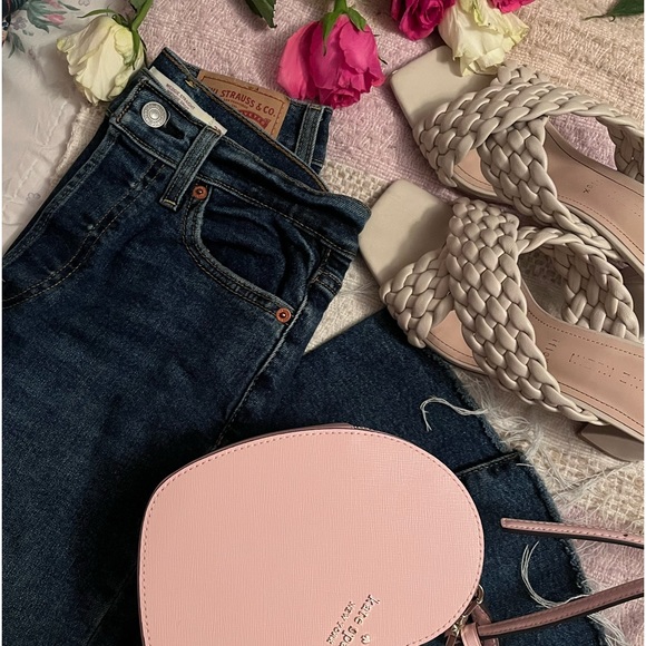 Levi’s wedgie straight fit jeans 👖💕 - Picture 4 of 6